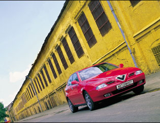 Alfa Romeo 166. -  