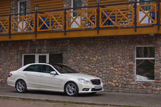 Mercedes E-class. - Mercedes-Benz E 200 CGI:    -
